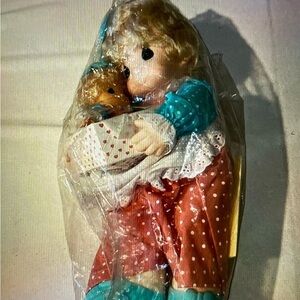 Milly & baby 15” Precious Moments Sept 1993
Item 1048